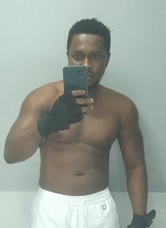 Los Maxi - Male escort in Manila Photo 3 of 7
