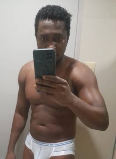 Los Maxi - Male escort in Manila Photo 8 of 9