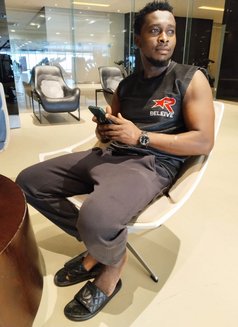 Los Maxi - Male escort in Manila Photo 4 of 4