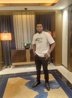 Los Maxi - Male escort in Manila Photo 5 of 6