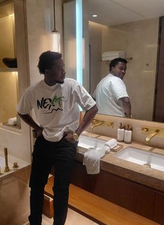 Los Maxi - Male escort in Manila Photo 6 of 6