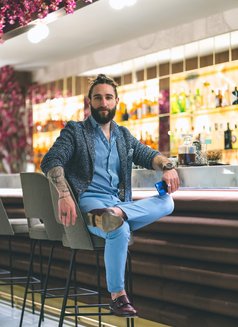 Louis - Male escort in Vienna Photo 1 of 13