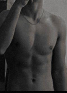 Louis - Male escort in Dubai Photo 3 of 3