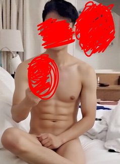 Louis - Male escort in Dubai Photo 5 of 5
