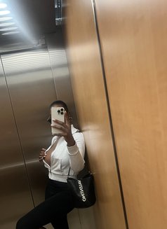 Louisa Chenet - puta in Dubai Photo 6 of 8