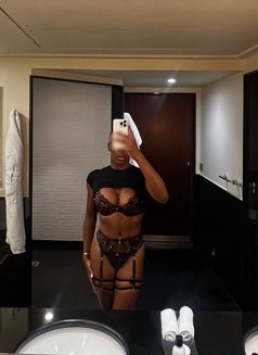 Louisa Chenet - puta in Dubai Photo 7 of 8