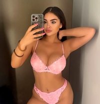 Louise - escort in Dubai Photo 1 of 6