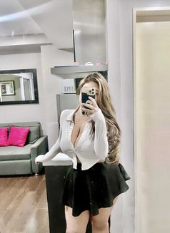 Louise - escort in Manila Photo 5 of 9