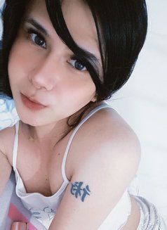Louise - Transsexual escort in Manila Photo 8 of 9