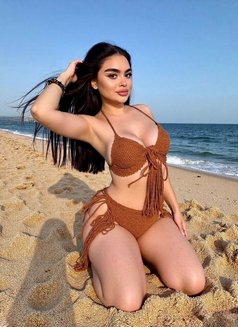 Louise - puta in Dubai Photo 3 of 9