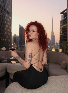 Louise - puta in Dubai Photo 3 of 6