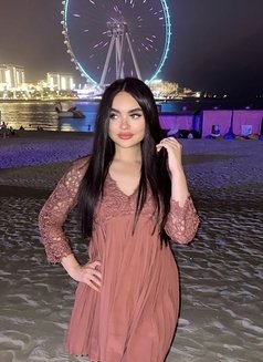Louise - escort in Dubai Photo 6 of 9