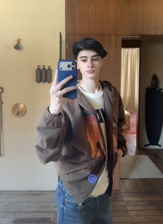Twinkm - Male escort in Dubai Photo 1 of 6