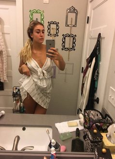 Louna - escort in Strasbourg Photo 1 of 4