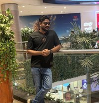 LovEPusSyEaTe R🫦 - Male escort in Dubai