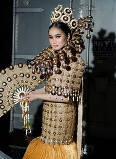 Love - Transsexual escort in Manila Photo 4 of 5