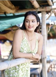 Love in Bed Escort Service - Agencia de putas in Chennai Photo 2 of 6