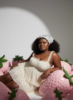 Love - companion in Lagos, Nigeria Photo 1 of 2