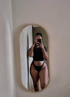 Lovely - puta in Nairobi Photo 10 of 16