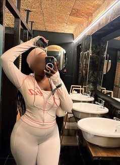 Lovely - puta in Nairobi Photo 13 of 16