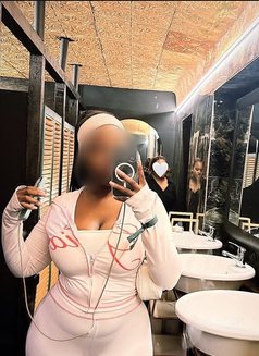 Lovely - puta in Nairobi Photo 15 of 16