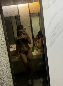 Lovely - puta in Manila Photo 4 of 8