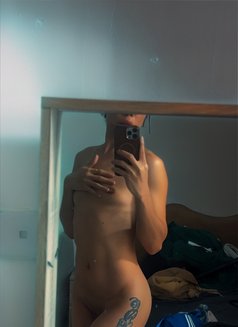 Lovely Kiki - Transsexual escort in Muscat Photo 2 of 4