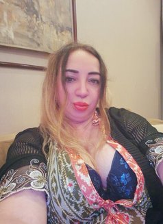 Meet Russian Lady - puta in Al Manama Photo 2 of 4