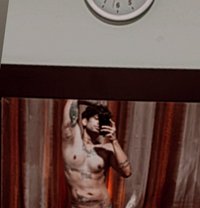 Lover_boy - Intérprete masculino de adultos in Abu Dhabi