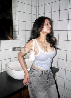 Low Price 100% Safe and Service Girls - escort in New Delhi Photo 1 of 4