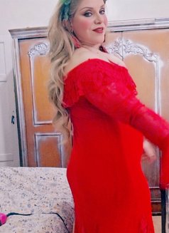 Lozaty - Transsexual escort in Cairo Photo 25 of 28