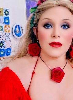 Lozaty - Transsexual escort in Cairo Photo 26 of 28