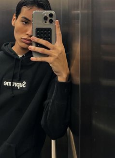 Luan - Male escort in Dubai Photo 1 of 9