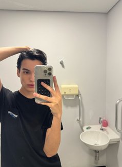 Luan - Male escort in Dubai Photo 5 of 9