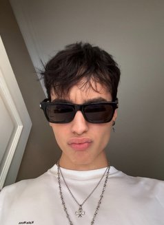 Luan - Male escort in Dubai Photo 7 of 9