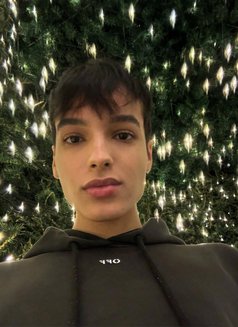 Luan - Male escort in Dubai Photo 8 of 9