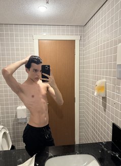 Luan - Male escort in Dubai Photo 9 of 9