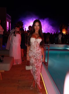 Luana - escort in Dubai Photo 1 of 29