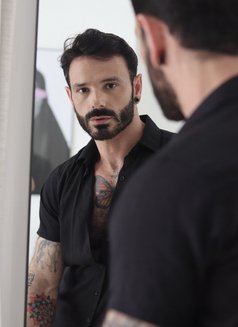 Luca - Male escort in Riyadh Photo 5 of 6