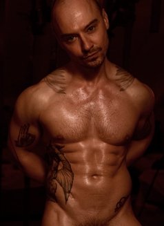 Luca - Male escort in Zagreb Photo 1 of 22