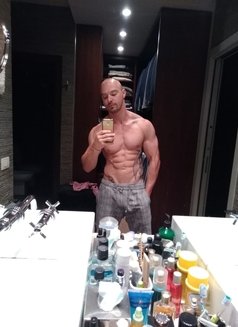 Luca - Male escort in Zagreb Photo 2 of 22