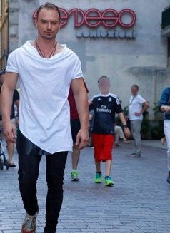 Luca - Male escort in Zagreb Photo 4 of 22