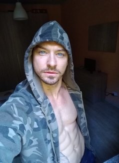 Luca - Male escort in Zagreb Photo 8 of 22