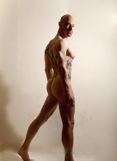 Luca - Male escort in Zagreb Photo 10 of 22