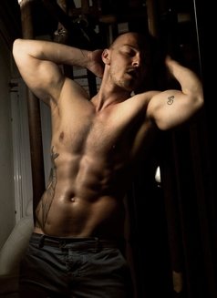 Luca - Male escort in Zagreb Photo 12 of 22