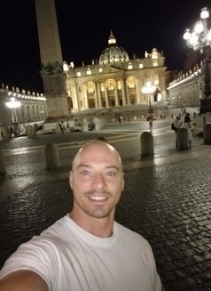 Luca - Male escort in Zagreb Photo 18 of 22