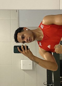 Lucas - masseur in Roissy-en-France Photo 2 of 5