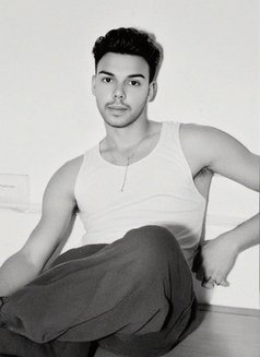 Lucas Central London - Male escort in London Photo 6 of 19