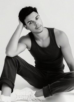 Lucas Central London - Male escort in London Photo 8 of 19
