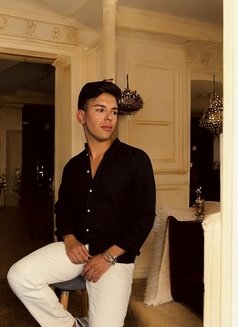 Lucas Classy Latin Lebanese Boy - Male escort in London Photo 13 of 13